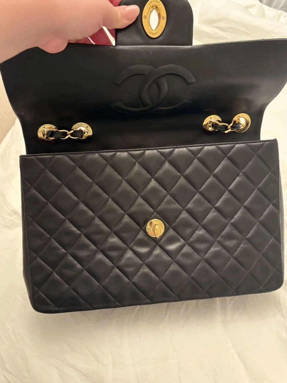 CHANEL Black Quilted Shoulder Bag with Gold Hardware - Picture 4 of 11